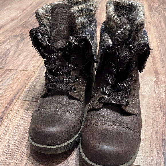 Winter boots - Picture 1 of 2